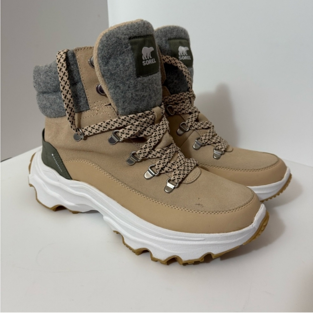 Sorel Kinetic Breakthru Conquest Beige and Gray Lace-Up Boots
